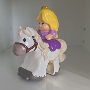 Little People Disney Princess Rapunzel Klip Klop Horse